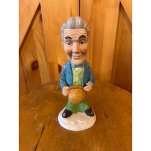 Royal Crown Porcelain Figurines 7.5"  Laurel Hardy (5589) Read